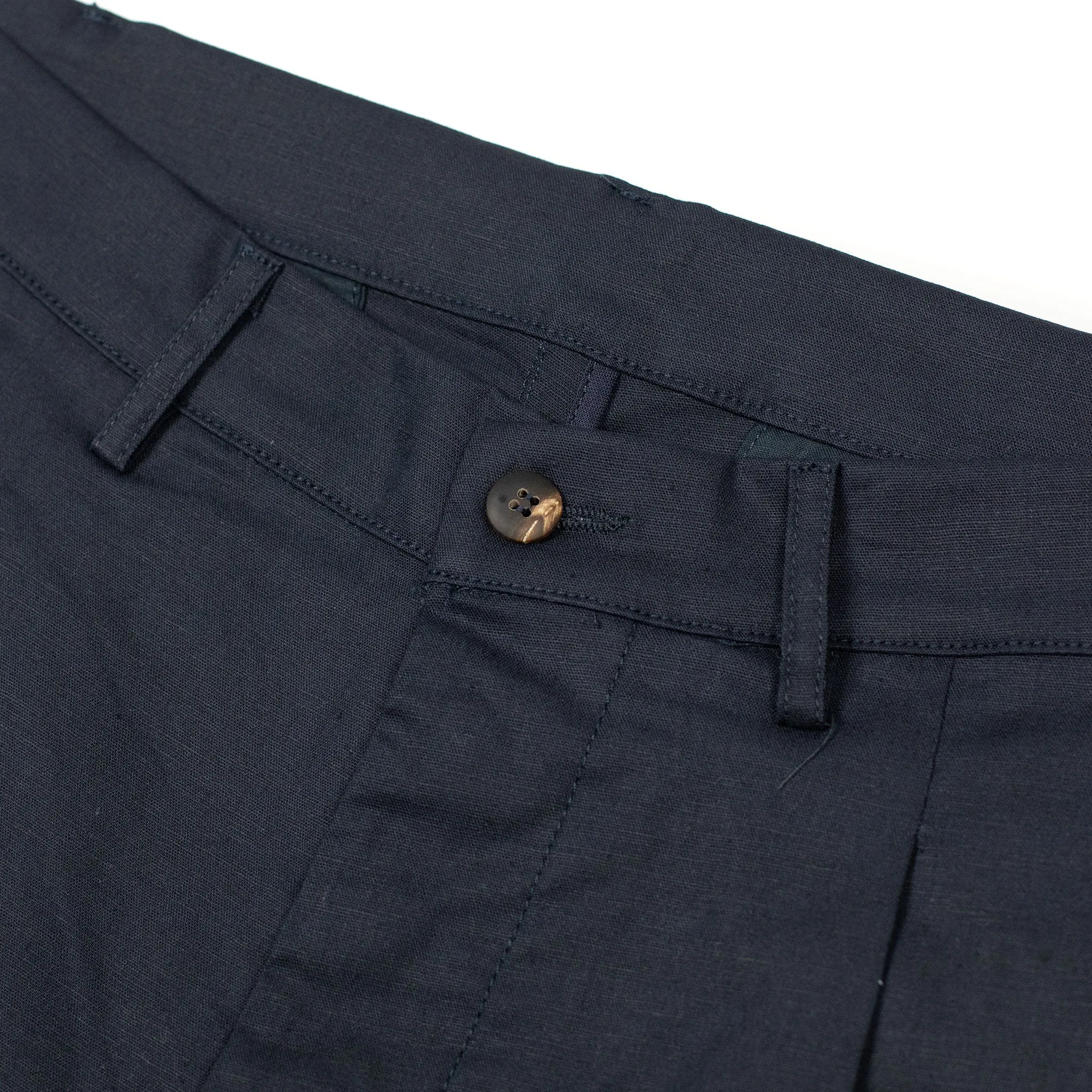 Aaza pleated shorts in navy linen cotton