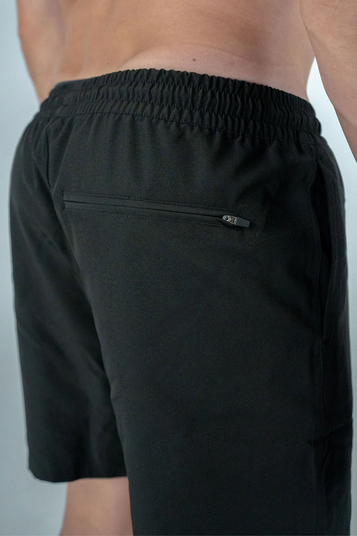 DAILY ACTIVE SHORT IN BLACK