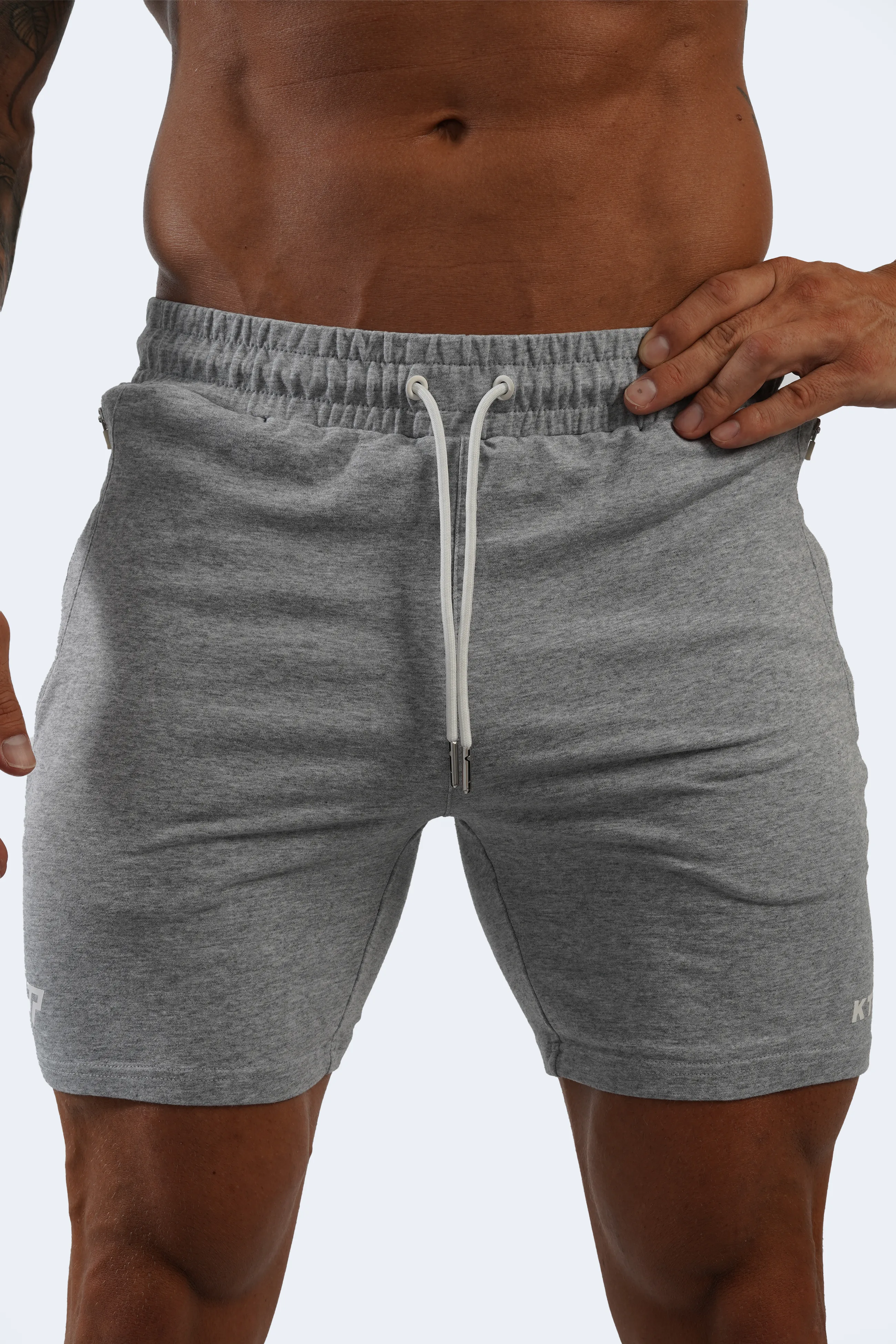 ESSENTIAL SHORTS 2.0 - LIGHT GREY