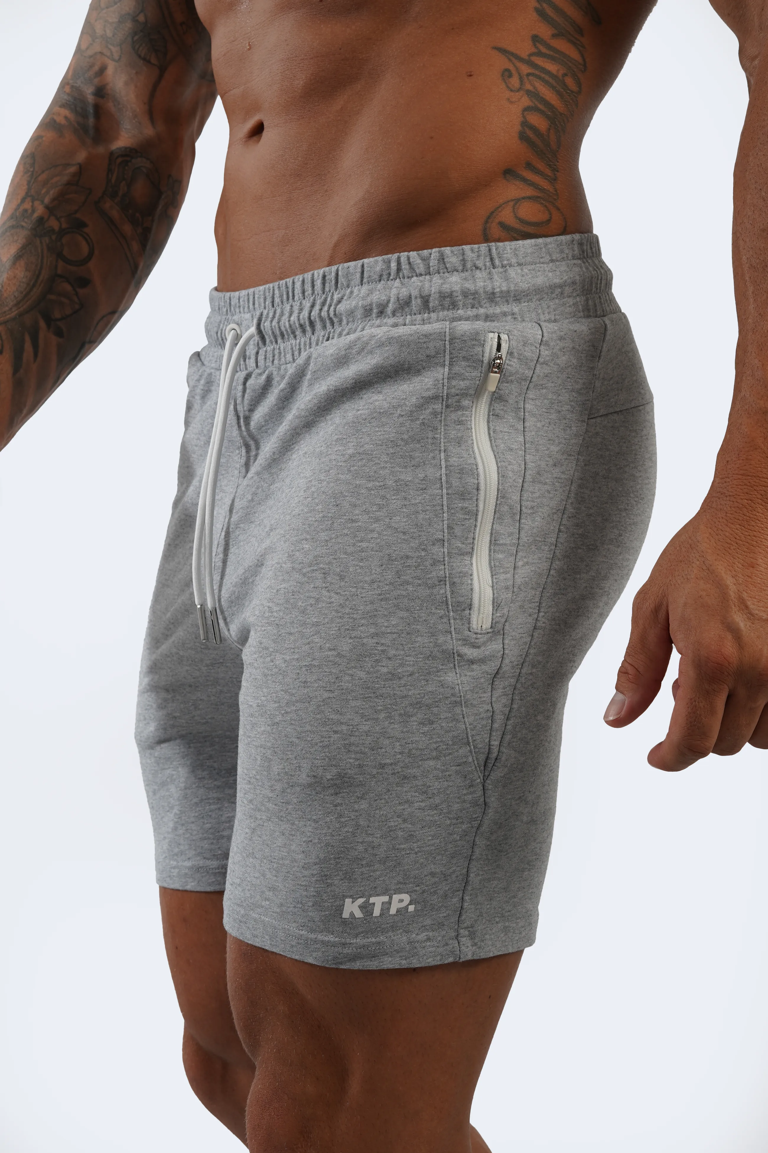 ESSENTIAL SHORTS 2.0 - LIGHT GREY