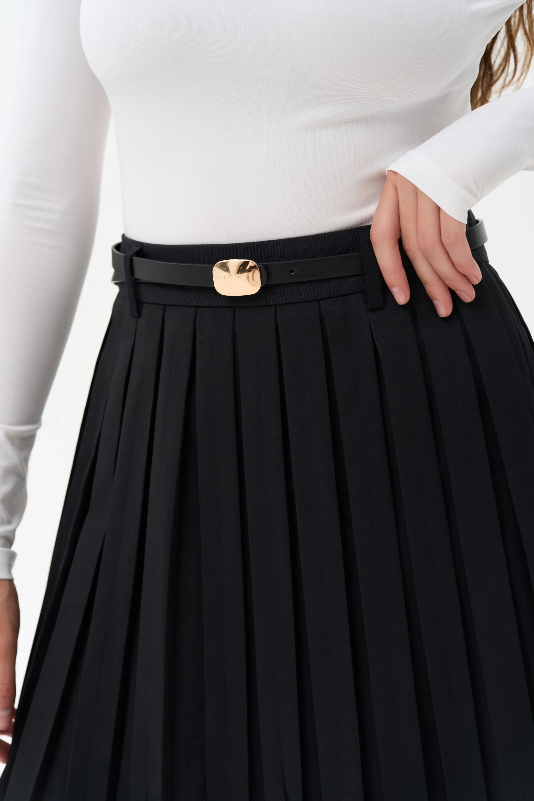 Pleated skirtt in color black