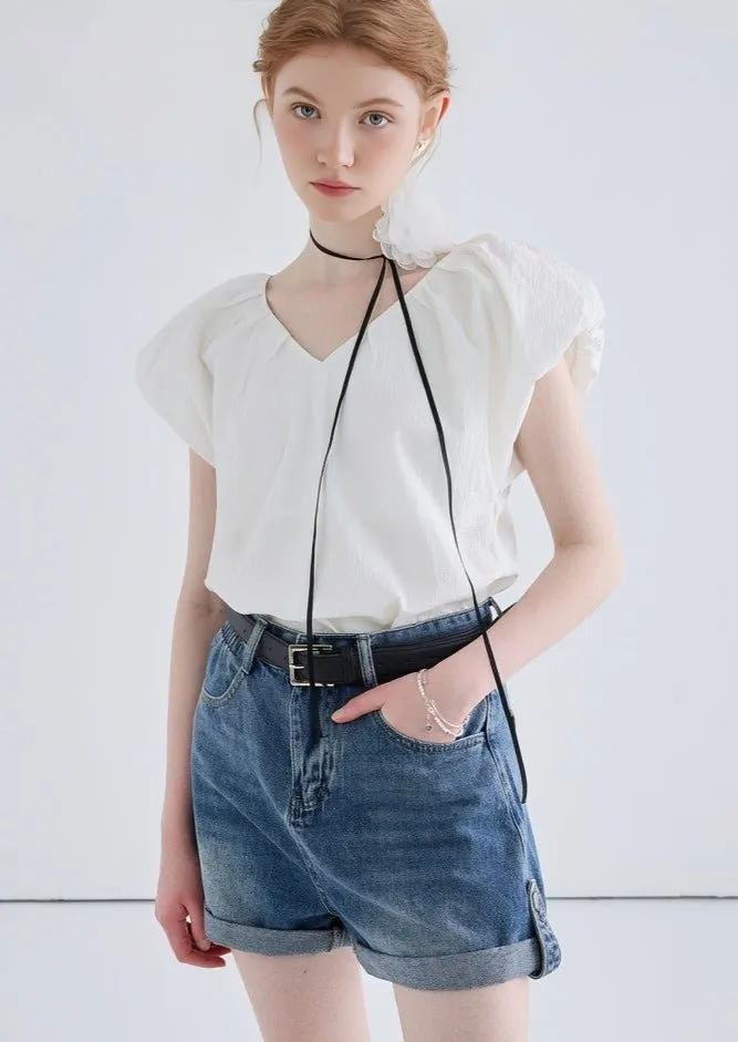 V-NECK PLEATED SLEEVELESS SHIRT