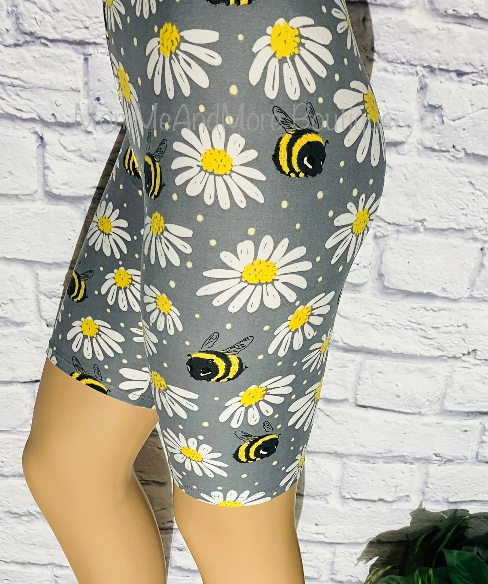 Womens Daisy Bee Biker Shorts Long Bermuda Shorts Gray/YellowSizes S-3xl